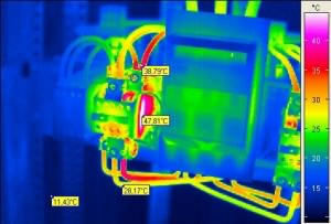 Thermische Überlastung an einem Leistungsschütz